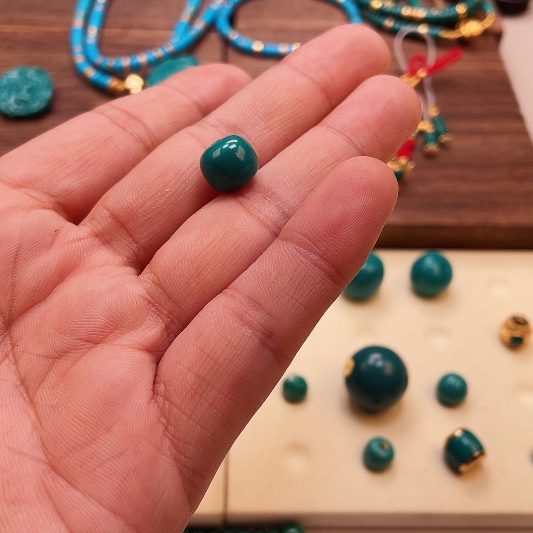 绿松石颈饰未镶嵌