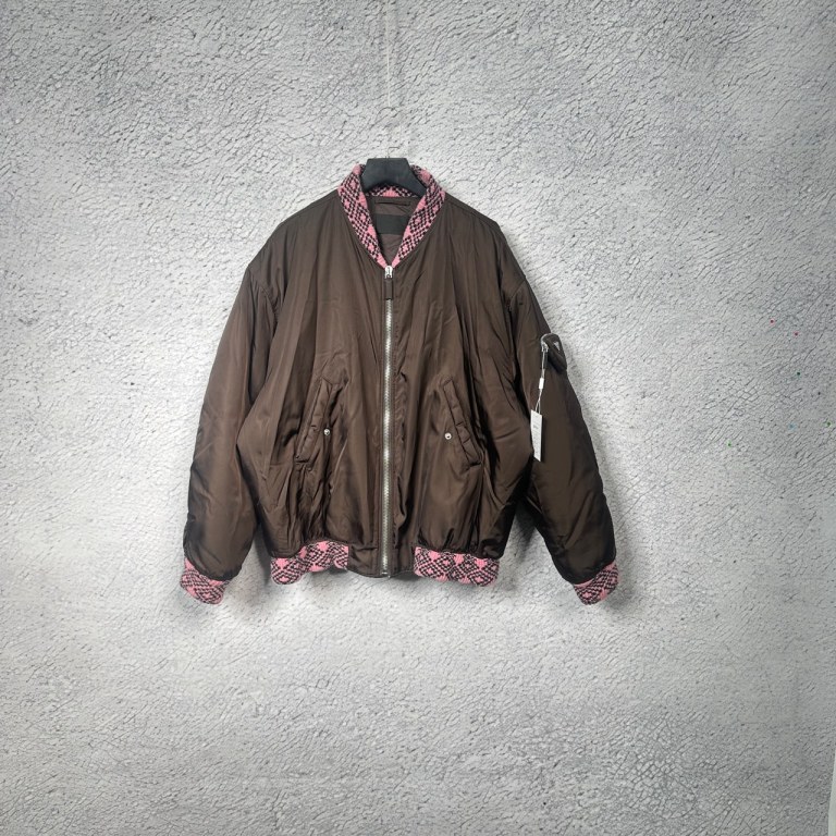 全新未使用 Prada/普拉达 秀款三角标外套/S码