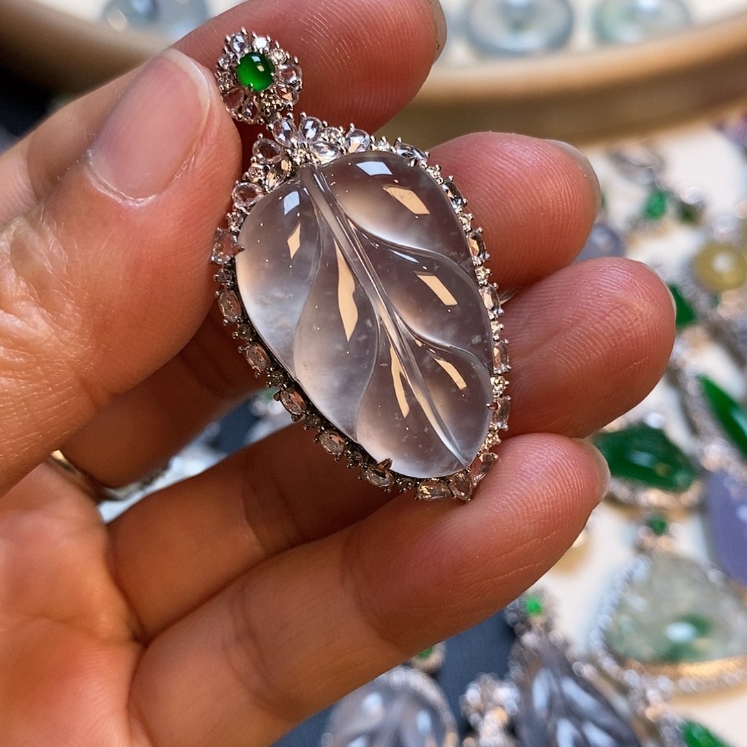 翡翠颈饰18K金镶嵌A*F叶子