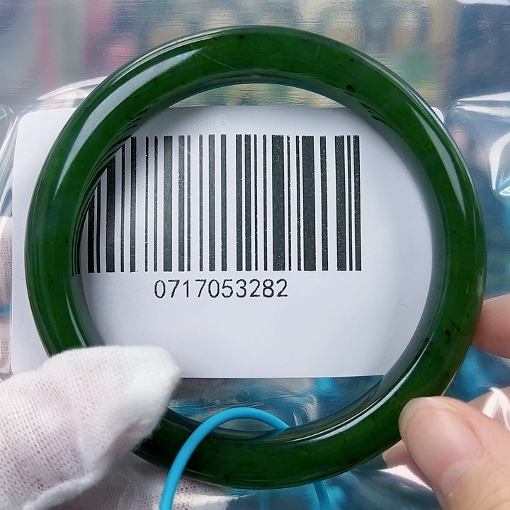 和田玉手镯未镶嵌微瑕63