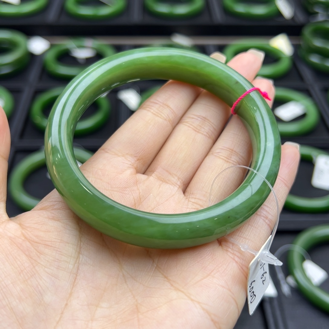 和田玉（碧玉）未镶嵌手镯