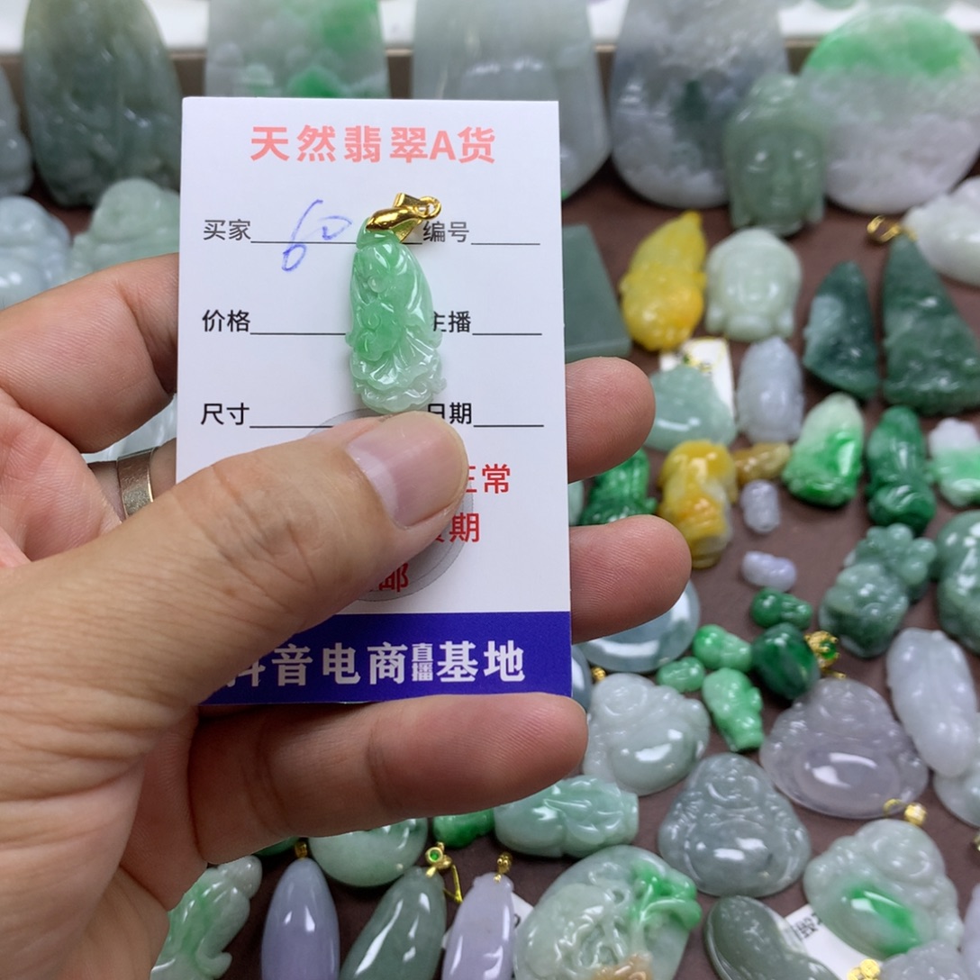 翡翠未镶嵌颈饰缅甸A货翡翠