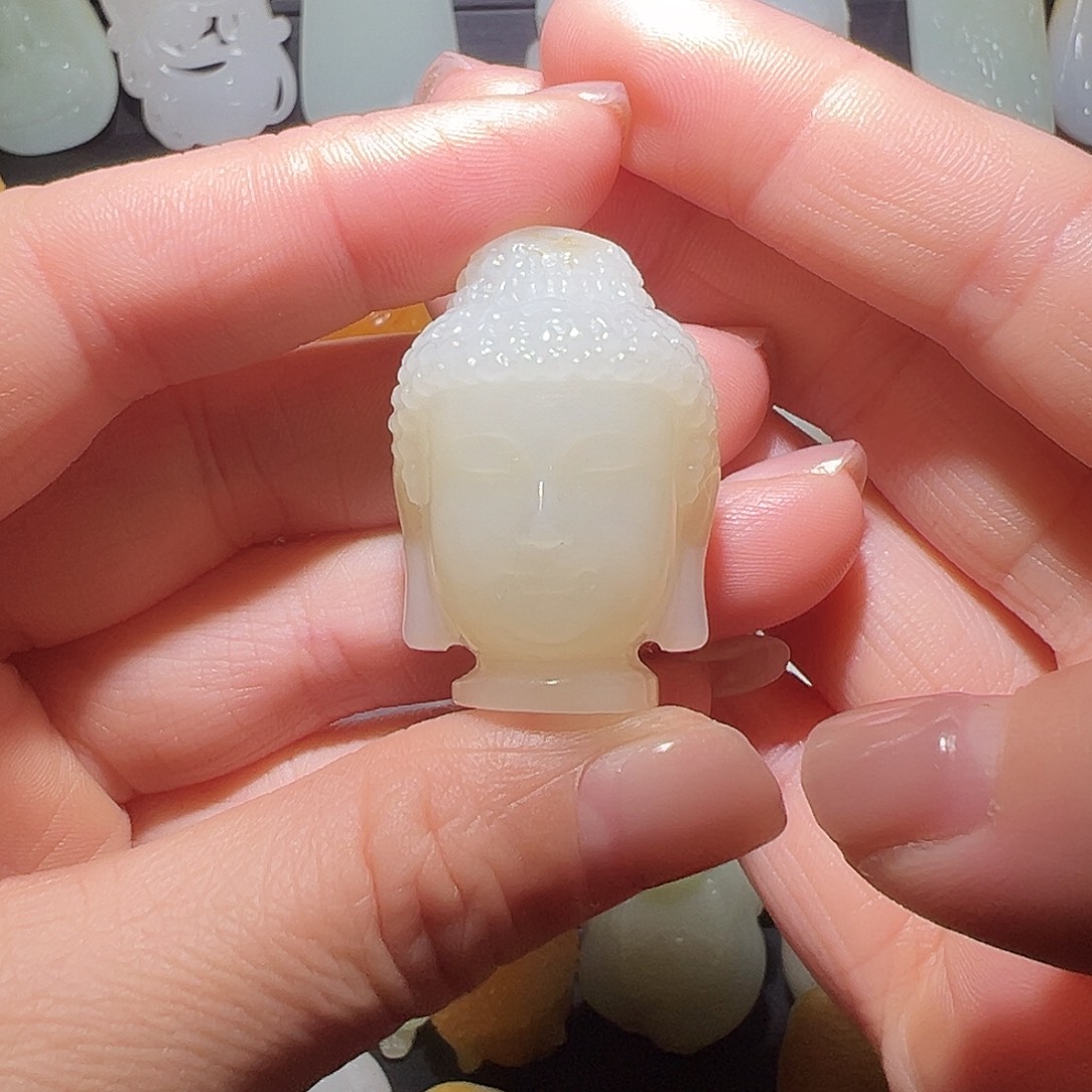 颈饰未镶嵌和田玉半**光