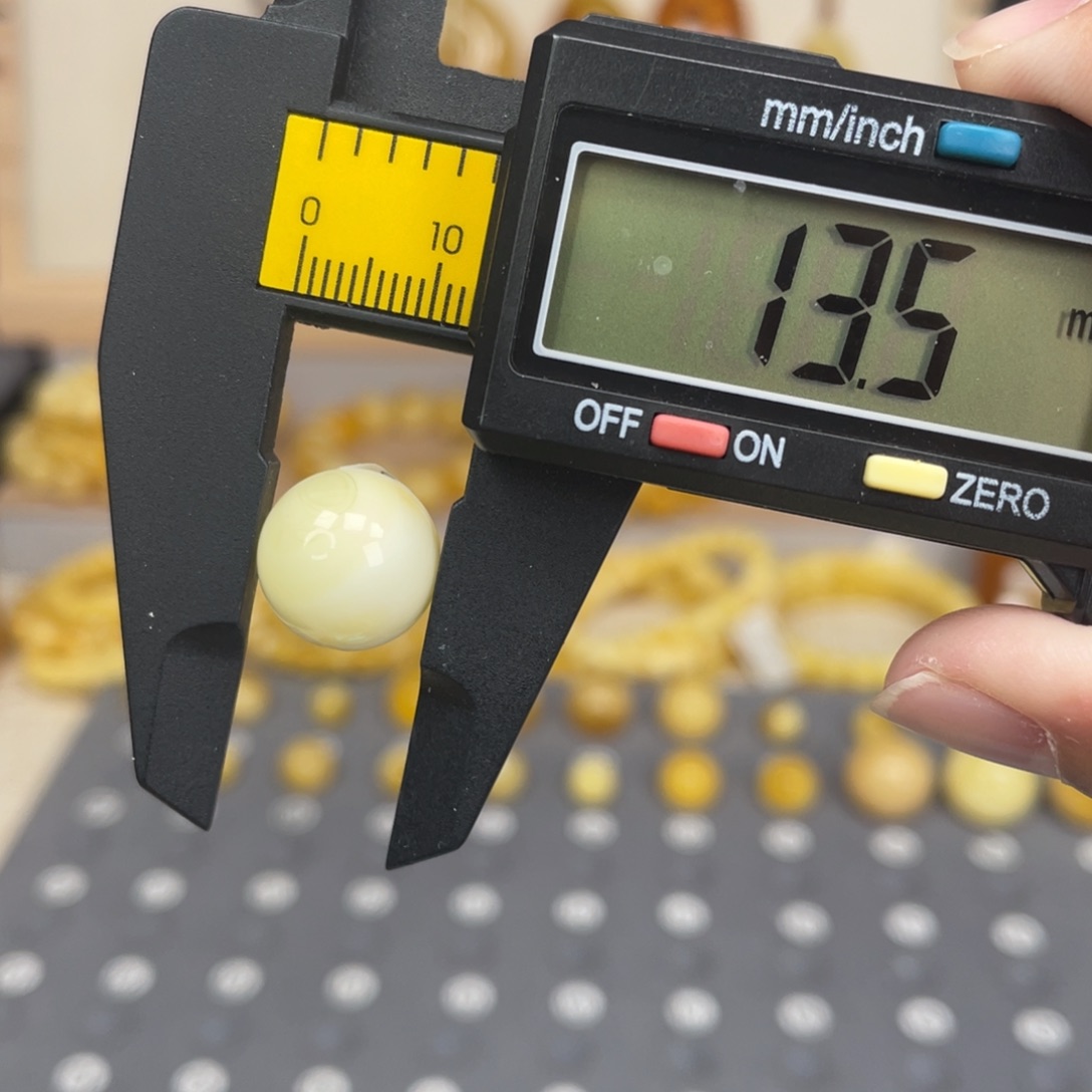 H***L琥珀未镶嵌裸石109号