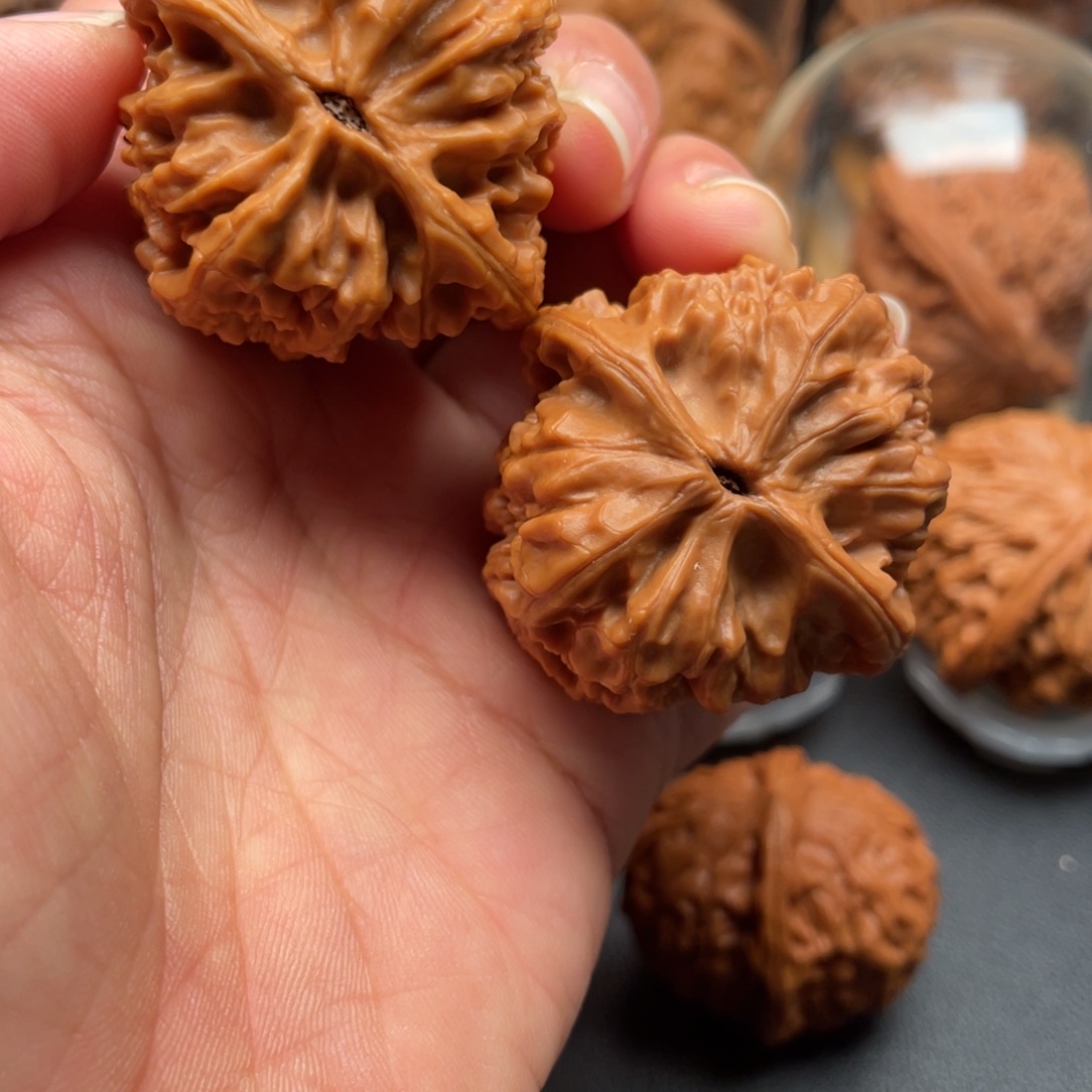 吊坠猴头核桃鸡心