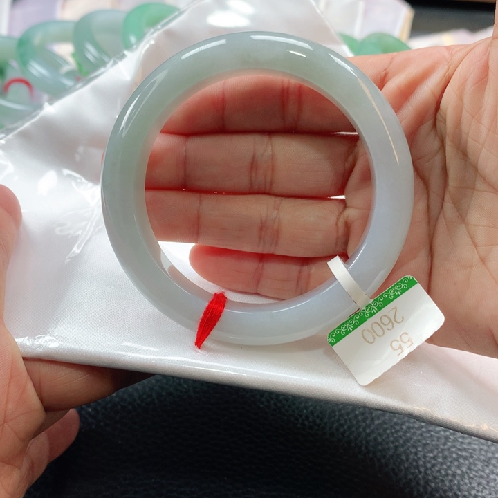 翡翠手镯未镶嵌5555555555