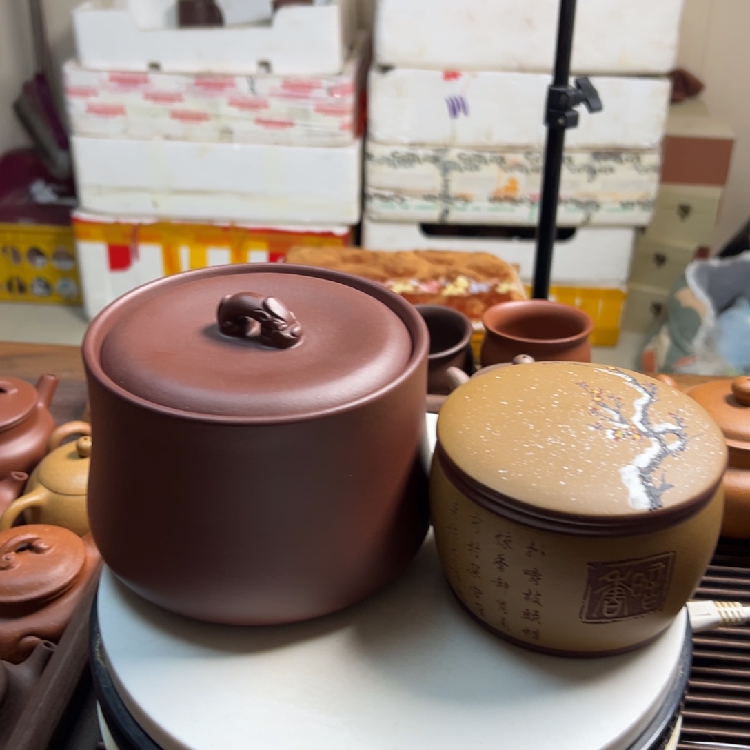 紫砂茶壶莞**笑紫砂茶叶罐两个