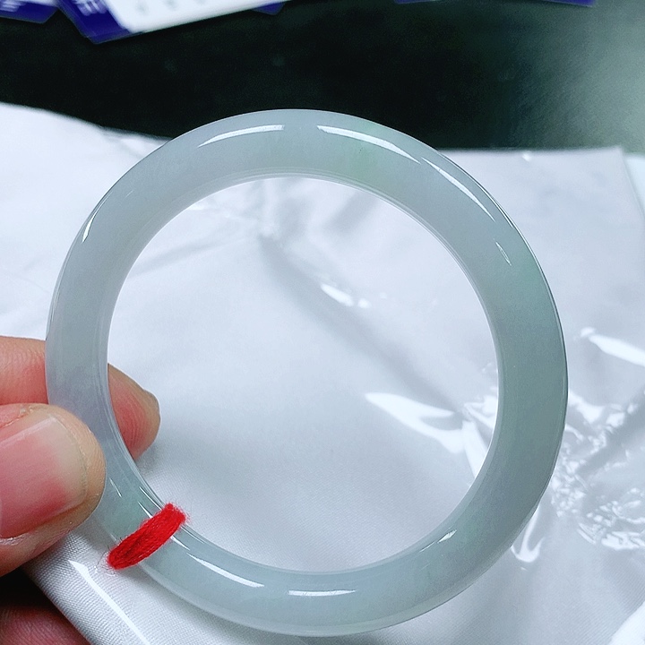 翡翠手镯未镶嵌翡翠手镯未镶嵌