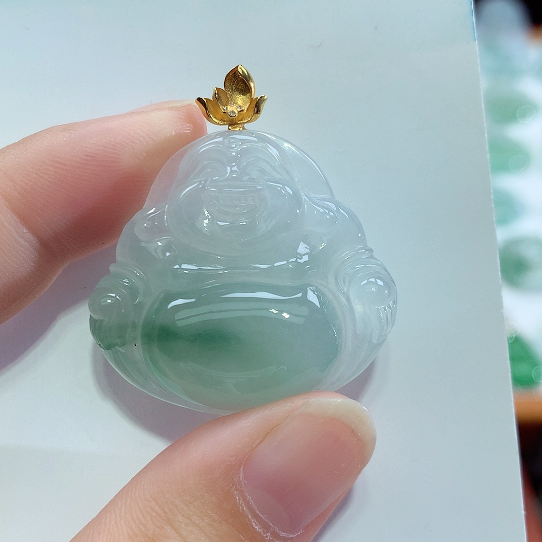颈饰18K金镶嵌翡翠佛