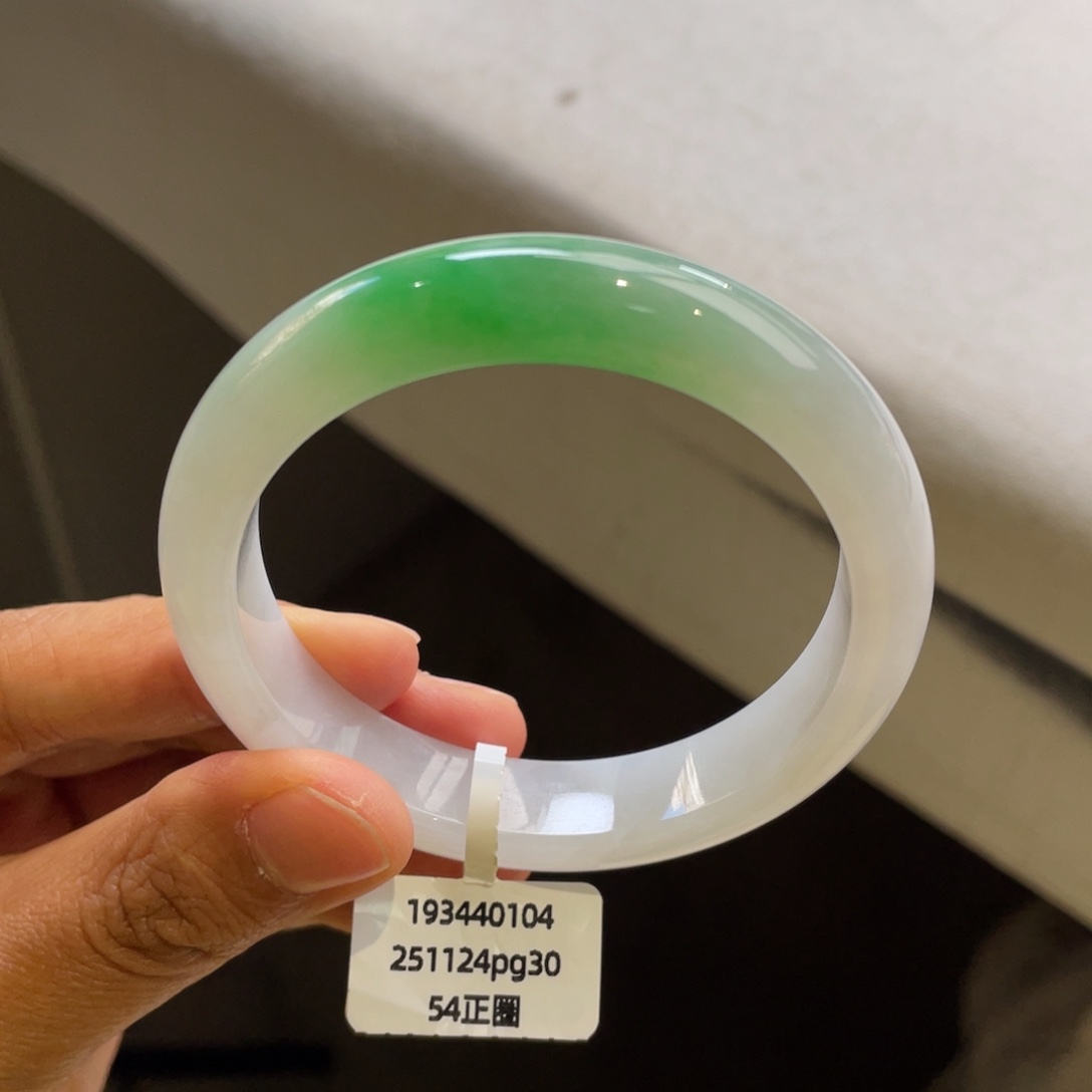 翡翠未镶嵌手镯冰绿手镯【强推】有纹