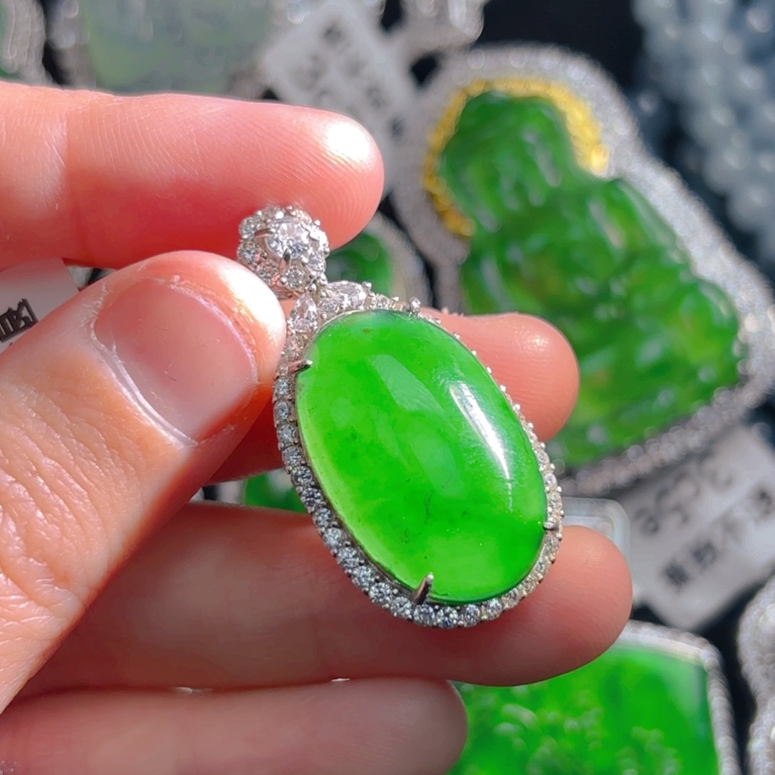 翡翠颈饰银S925镶嵌蛋面