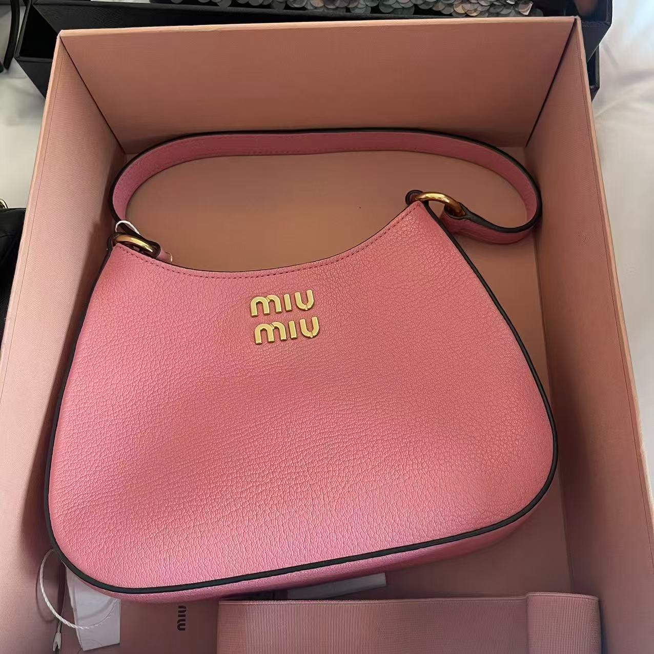99新 MIU MIU/缪缪 壹臻包展/粉色腋下hobo09151329