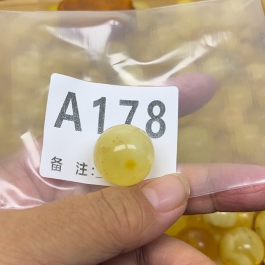 未镶嵌蜜蜡珠宝奇石微瑕21.3