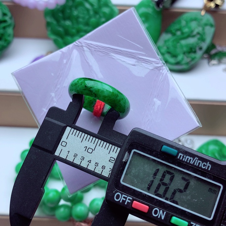 翡翠未镶嵌戒指戒指