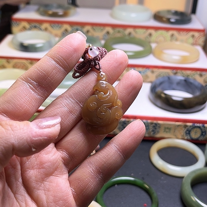 和田玉（糖玉）颈饰未镶嵌予****芒新疆且末糖凤凰如意