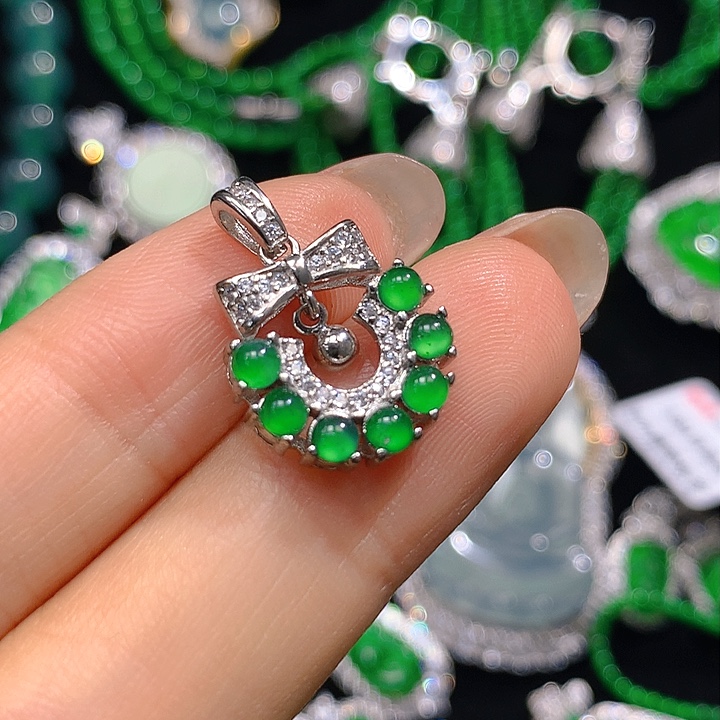 翡翠颈饰未镶嵌翡翠