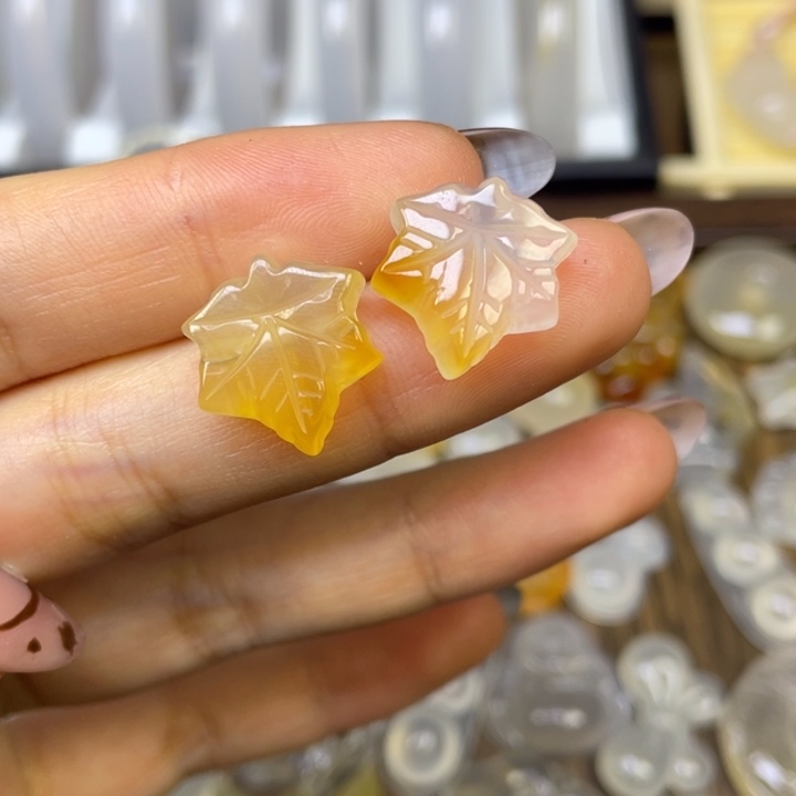 玛瑙/玉髓未镶嵌颈饰枫叶一个