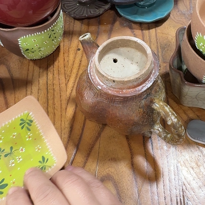 ο***◤瑕疵壶一个，瓷。主人您好