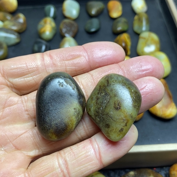 老***活和田玉（糖玉）未镶嵌珠宝奇石