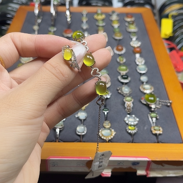 提****蛇纹石玉未镶嵌手镯