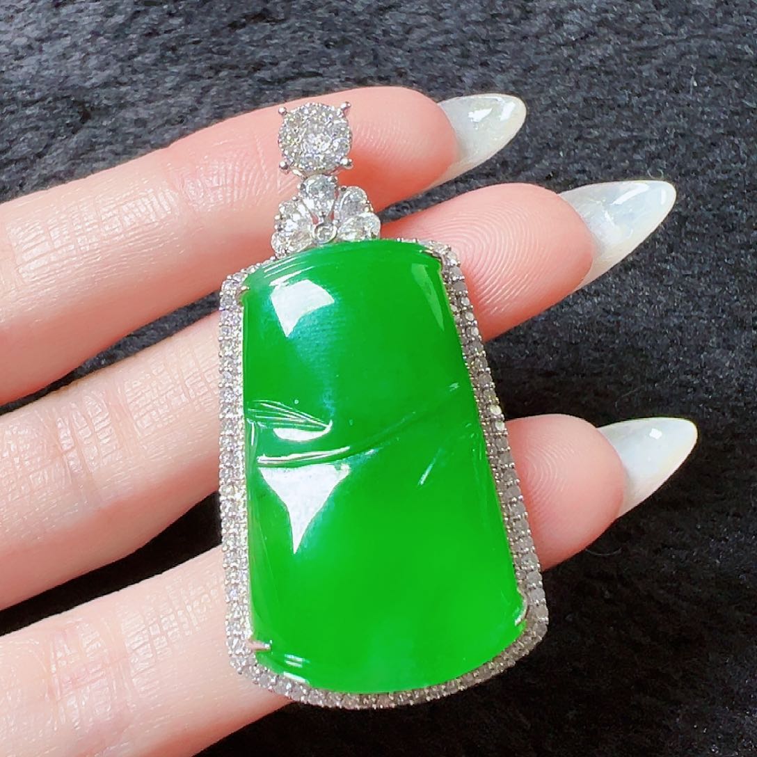 翡翠颈饰18K金镶嵌签收后24小时鉴赏期，过时不退