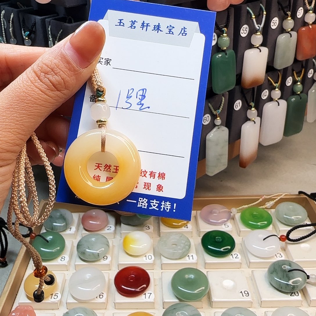 石英质玉未镶嵌颈饰