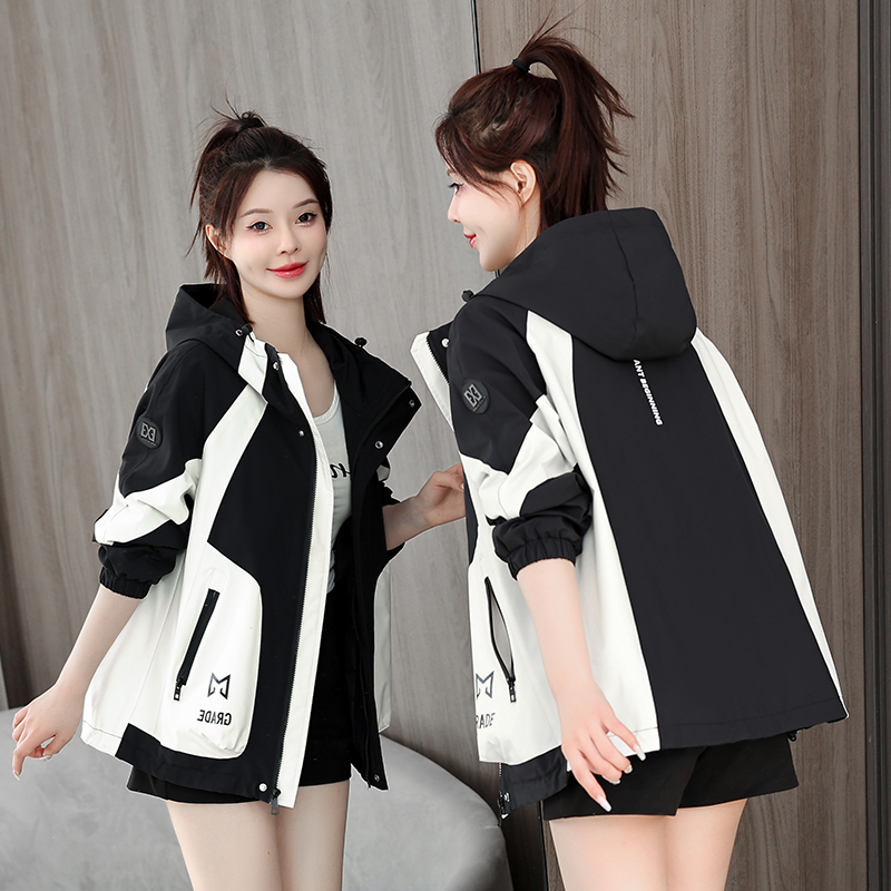 外套女春秋2025时尚撞色冲锋衣宽松大码百搭短款连帽时尚显瘦褂子