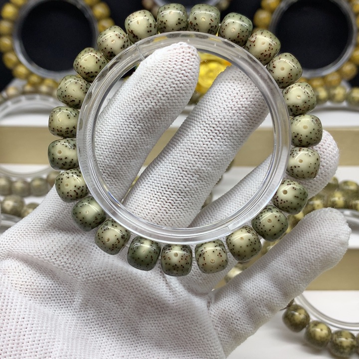 星月菩提手串8号 绿包白小凤眼10/9