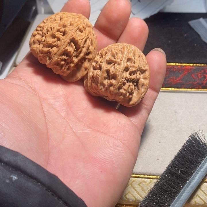 文玩核桃把件看*气核桃