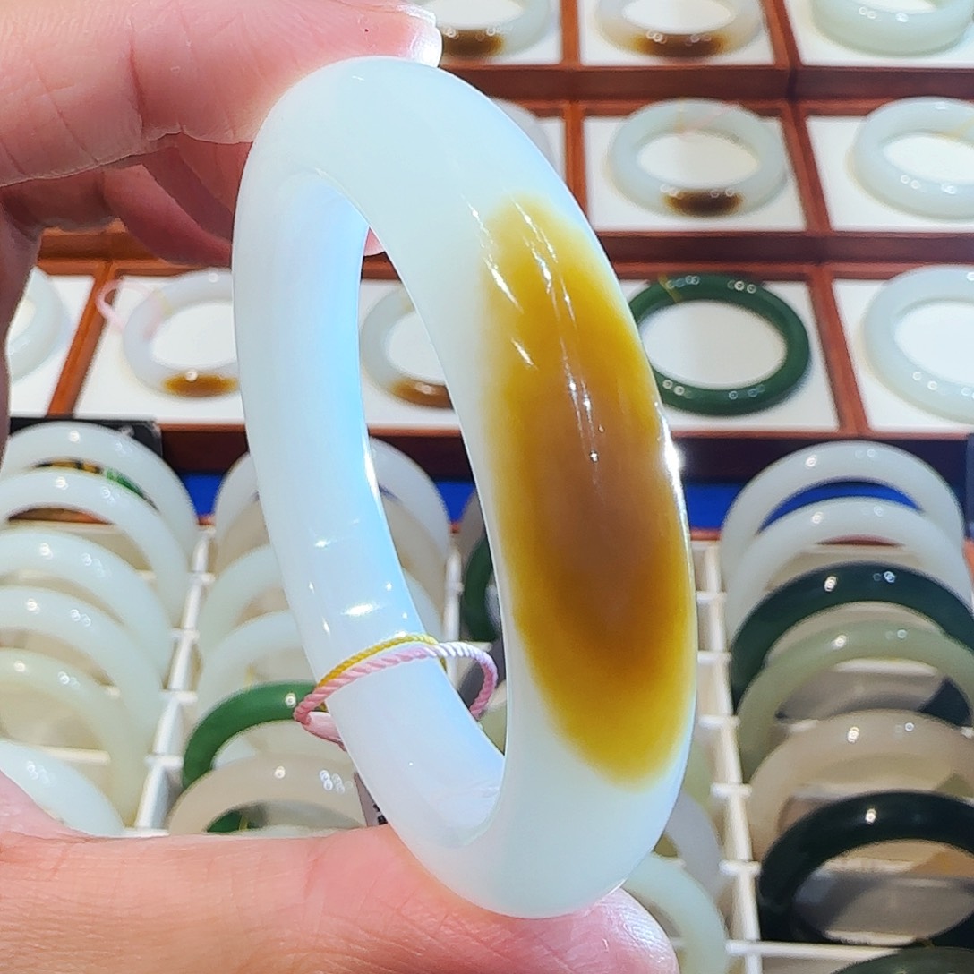 和田玉手镯未镶嵌且末一口糖49 50 51