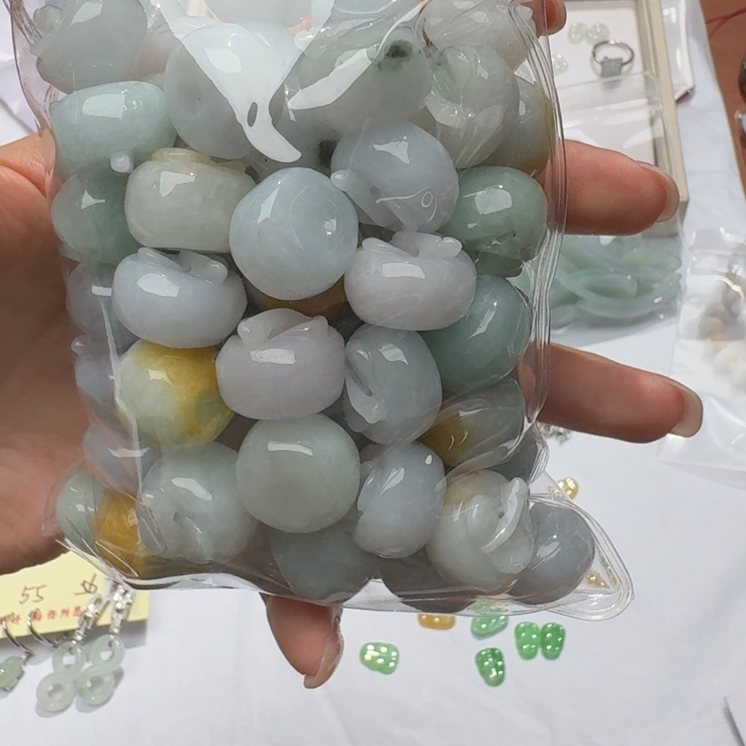 未镶嵌挂件翡翠福利1个，不包邮，拍邮费发货