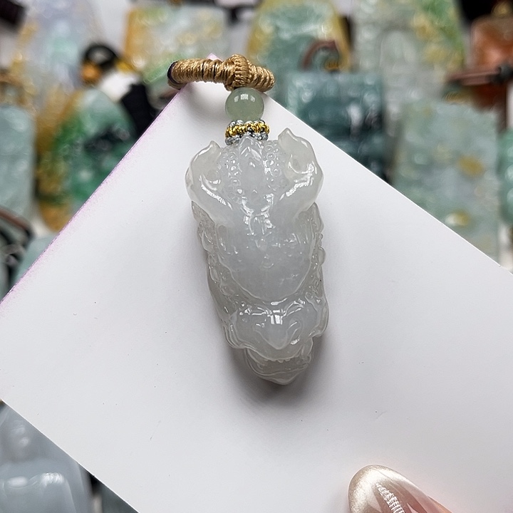 翡翠未镶嵌颈饰龙头