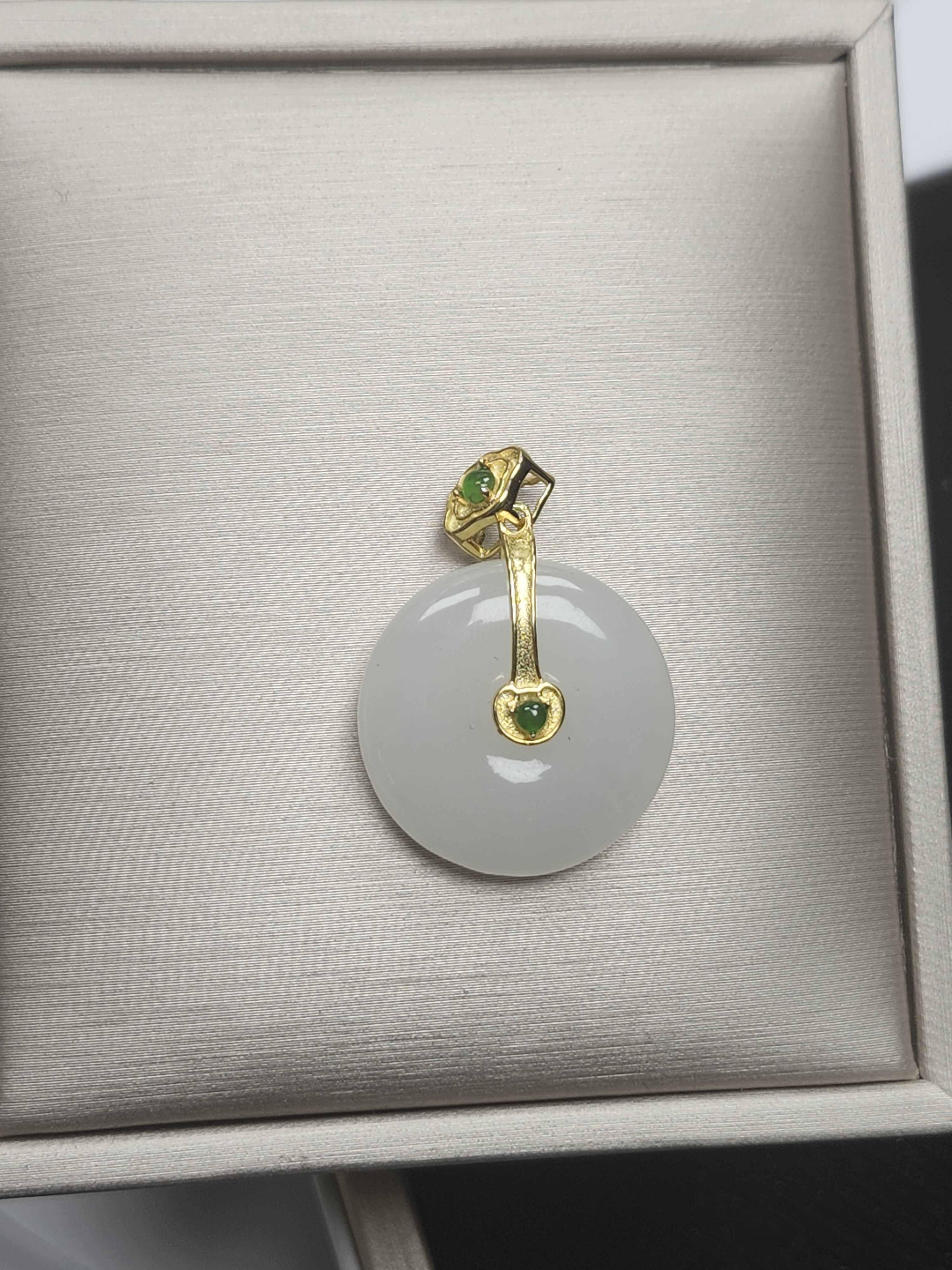 和田玉高冰白镶嵌平安扣，高29直径21，不含链子