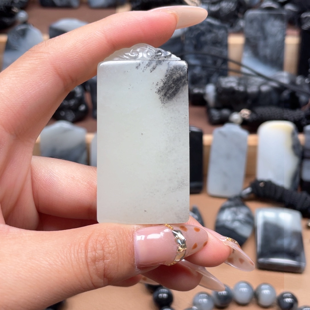 和田玉颈饰未镶嵌