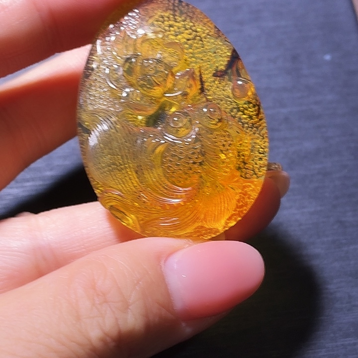 未镶嵌颈饰琥珀吊