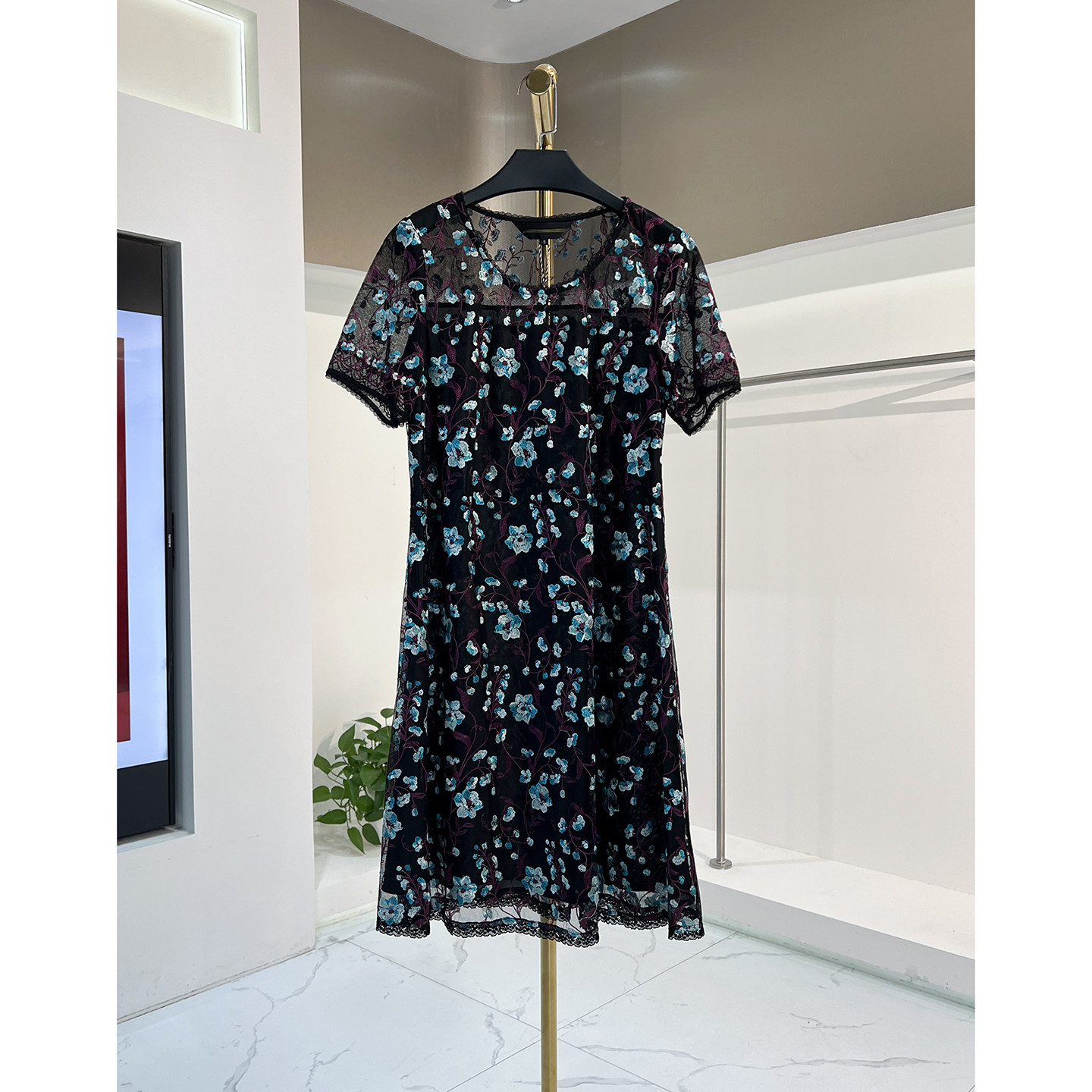 春夏新款时尚休闲气质优雅连衣裙 莎213208