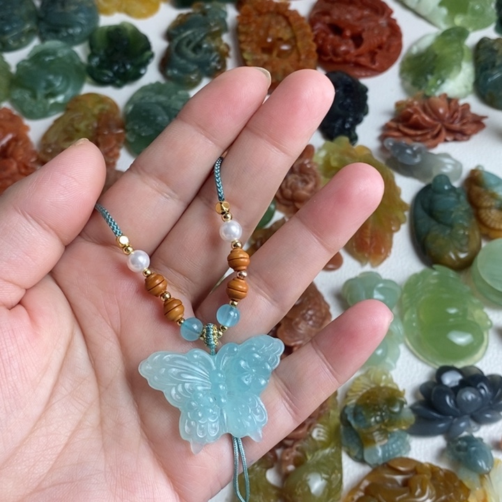 蛇纹石玉颈饰未镶嵌