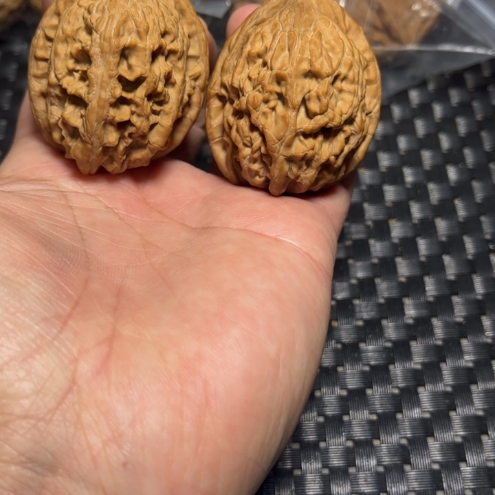 把件文玩核桃大沽石