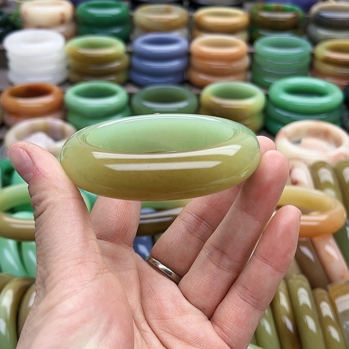 未镶嵌手镯（圆镯）石英质玉青***风