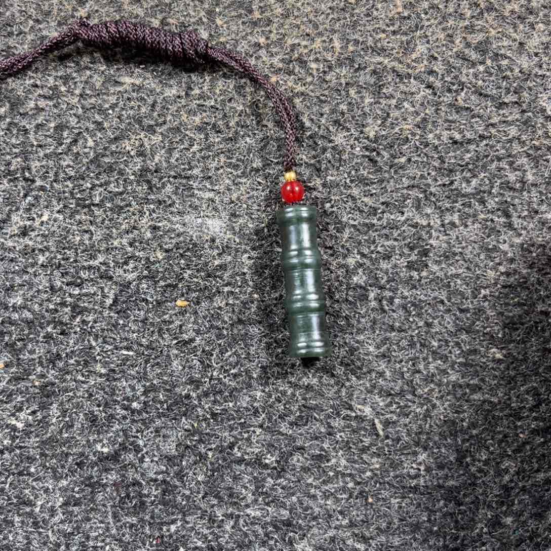 和田玉挂件未镶嵌周**?