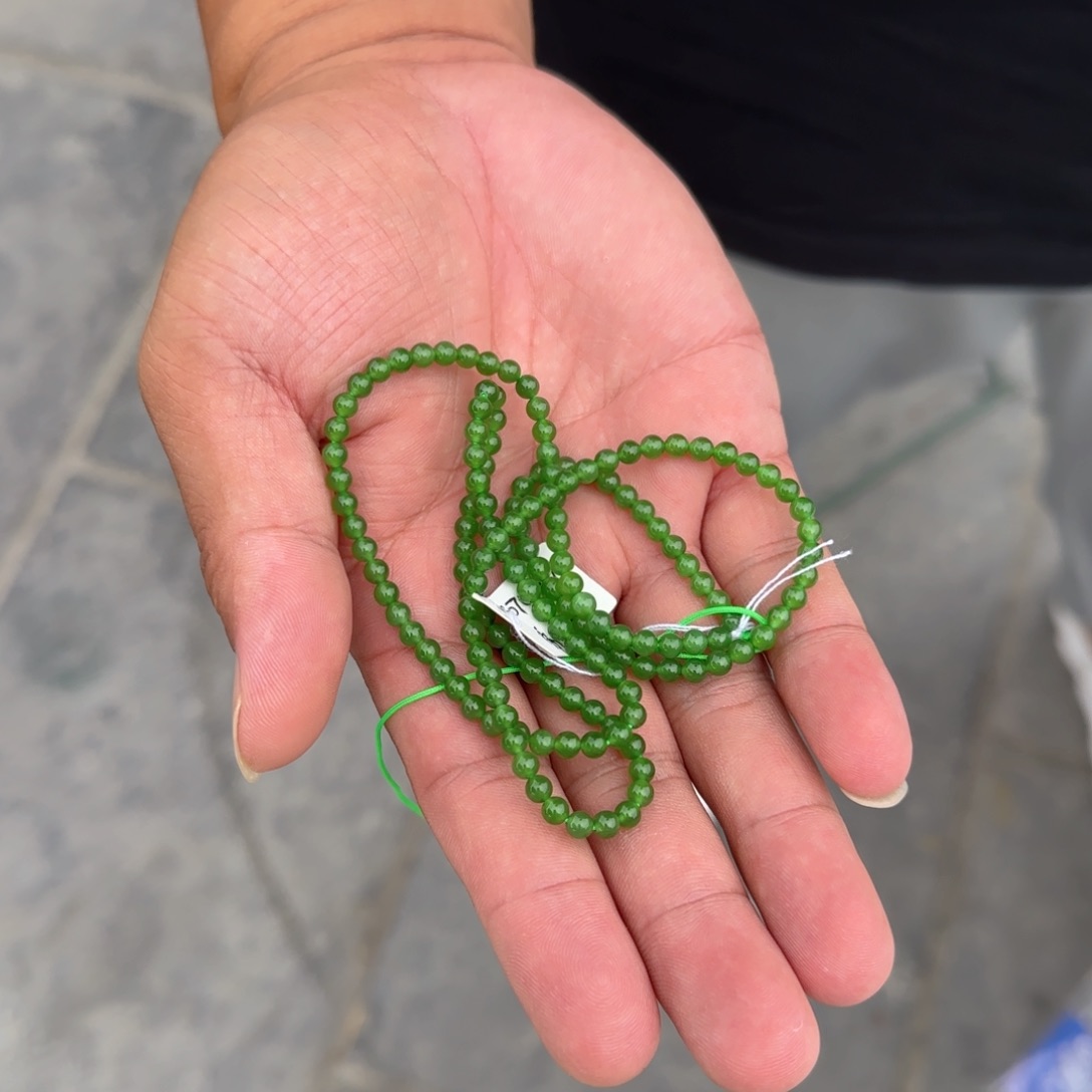 和田玉未镶嵌颈饰俄碧纯净版色标阳绿卡4