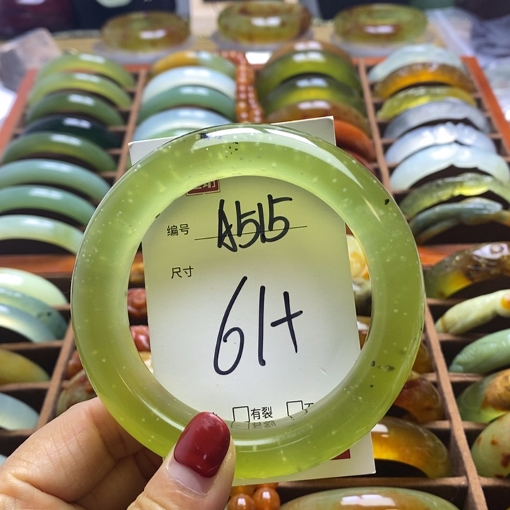 蛇纹石玉手镯未镶嵌