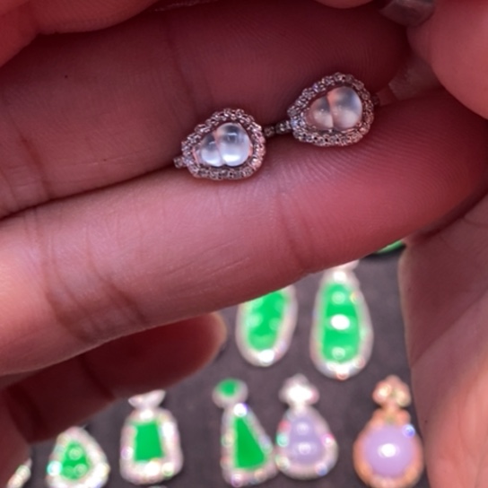 翡翠18K金镶嵌颈饰耳包