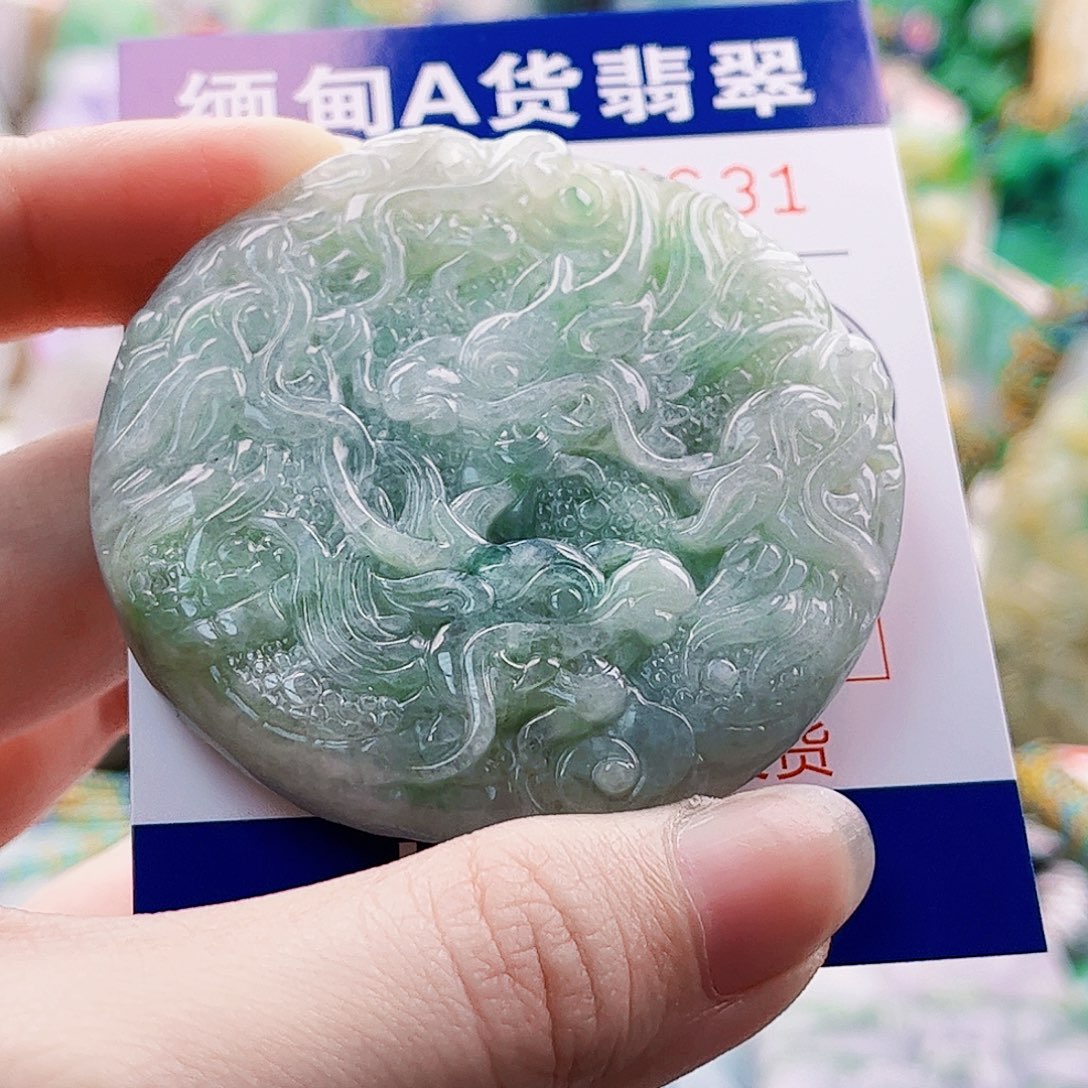 梁***星翡翠未镶嵌吊坠(不含链)