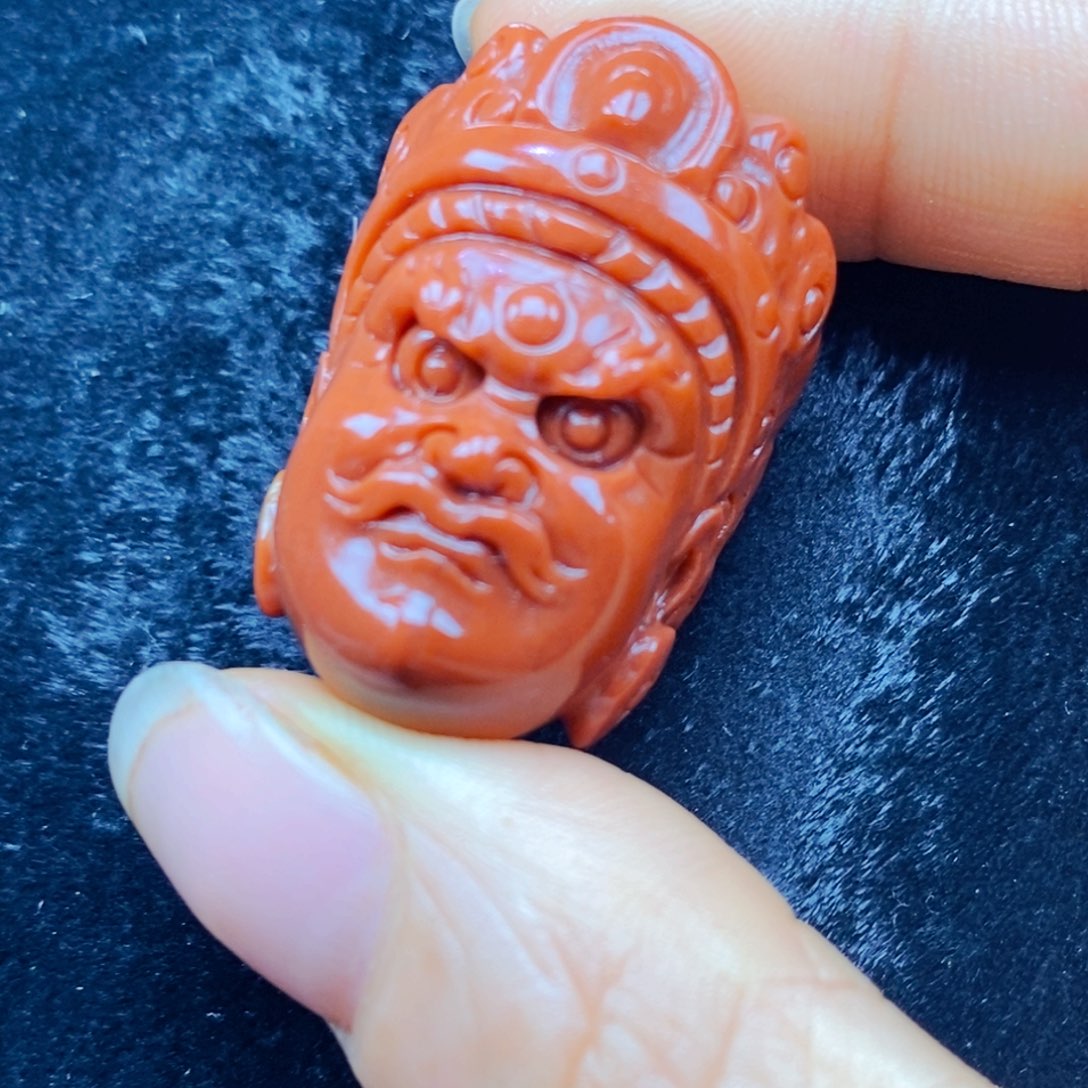 未镶嵌石英质玉（黄龙玉）颈饰