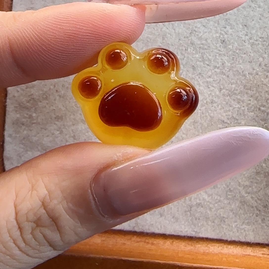 未镶嵌琥珀珠宝奇石