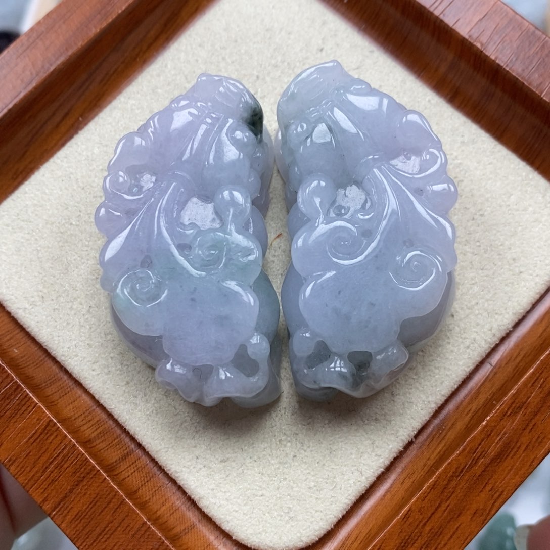 翡翠未镶嵌颈饰一对如意貔貅