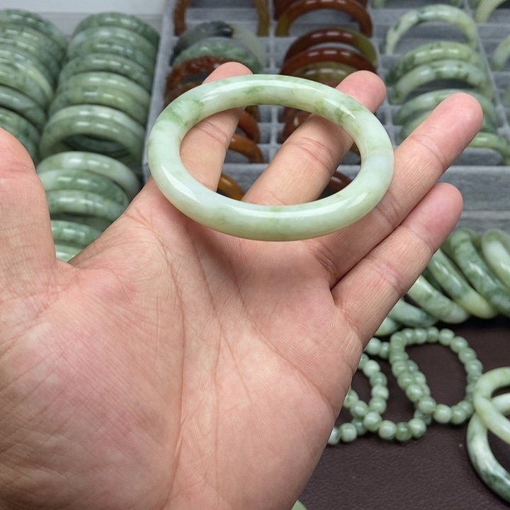 蛇纹石玉手镯未镶嵌噔***噔