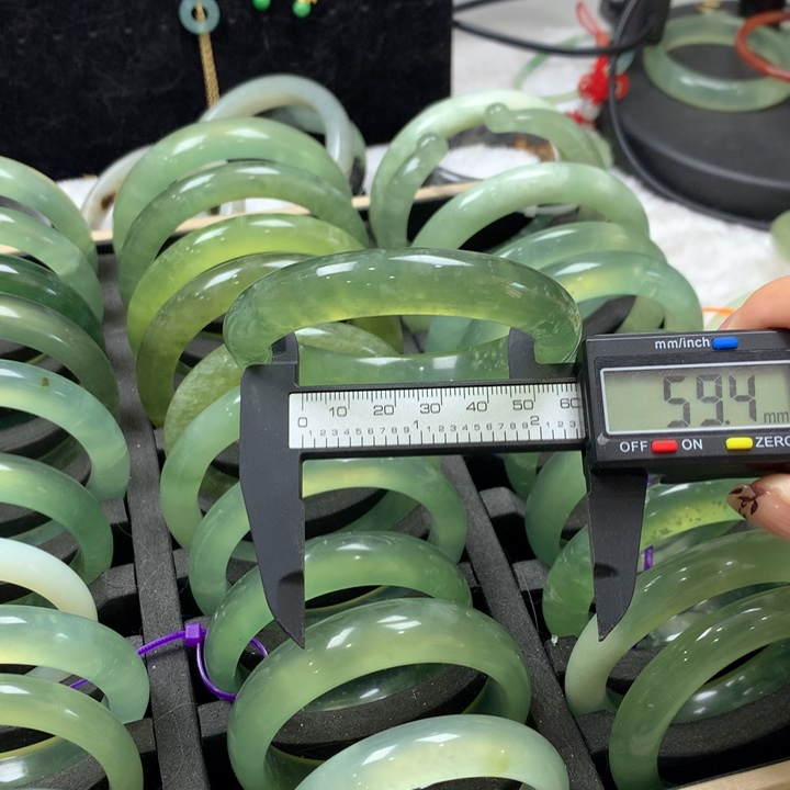 未镶嵌蛇纹石玉手镯26