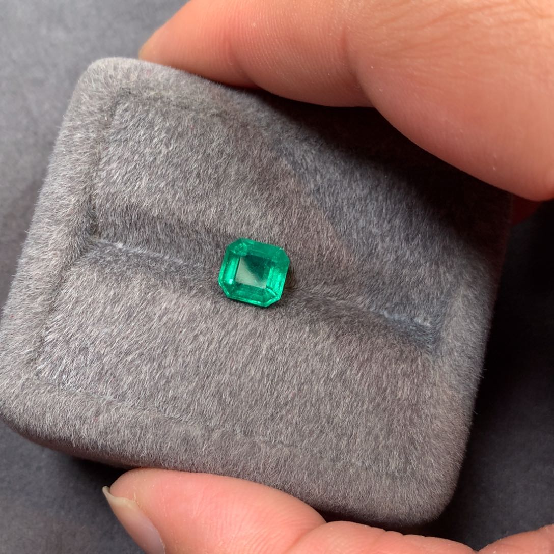 裸石未镶嵌祖母绿2.35克拉吉尔德